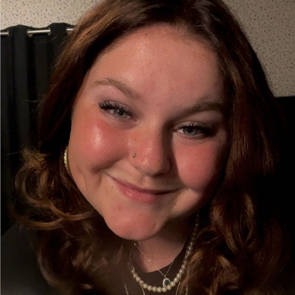 Meet your Posher, Audrey - Picture 1 of 1